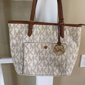 Michael Kors Signature bag